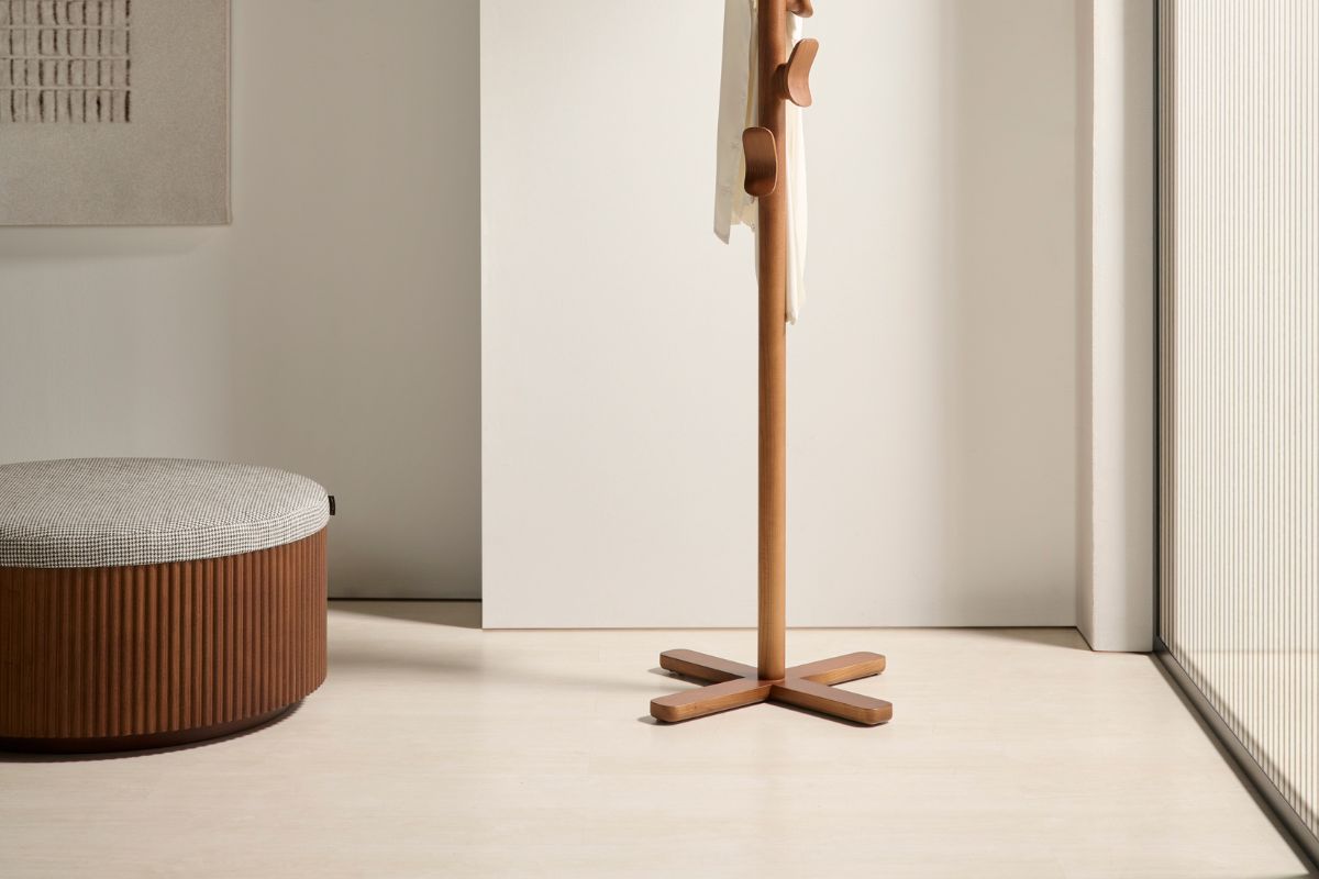 Puff SIED, Perchero STAY - Mobiliario Beltá Frajumar